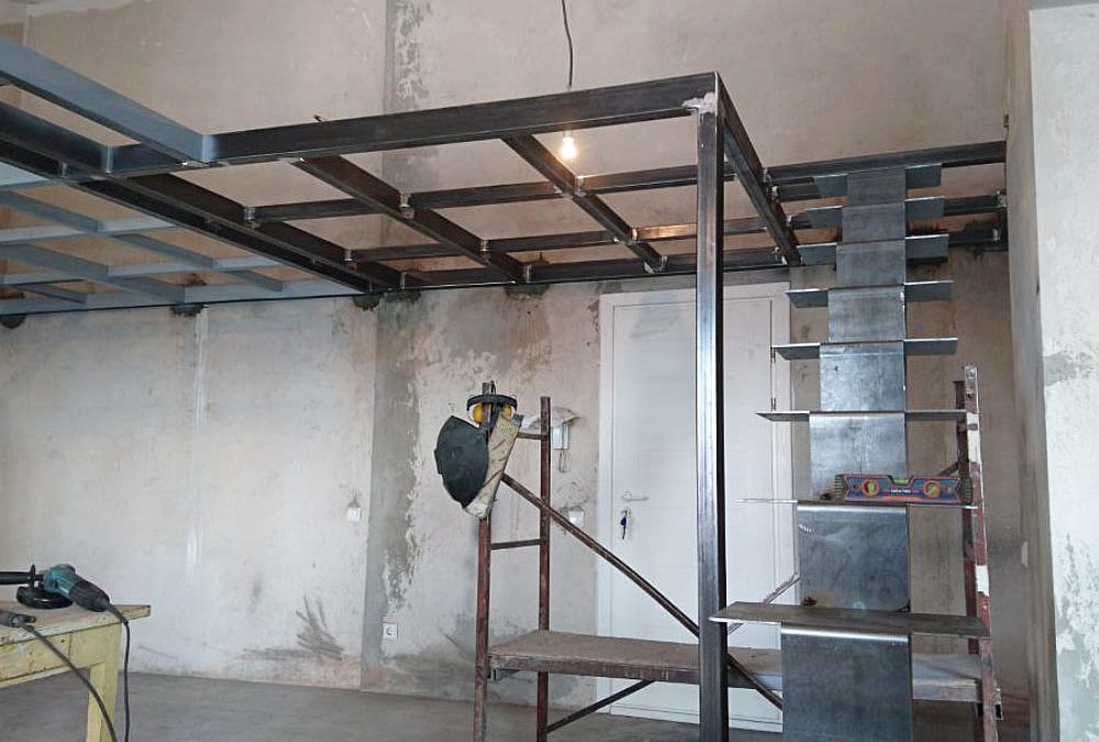 Перекрытие на металлическом каркасе в производственном здании