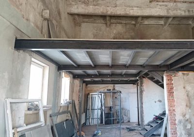 Монтаж металлического каркаса антресоли