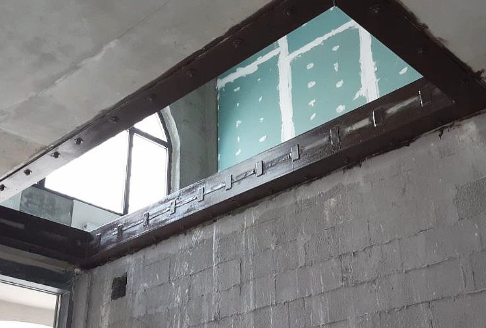 Устройство проема в плите перекрытия с усилением