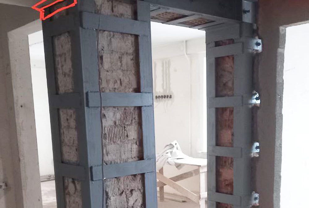 Устройство проема с усилением в несущей стене